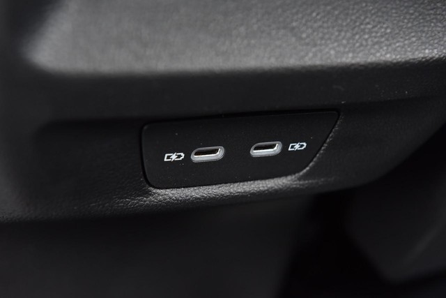 Volkswagen Tiguan Vehicle Image 24