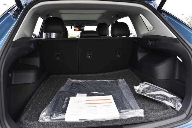 Volkswagen Tiguan Vehicle Image 25
