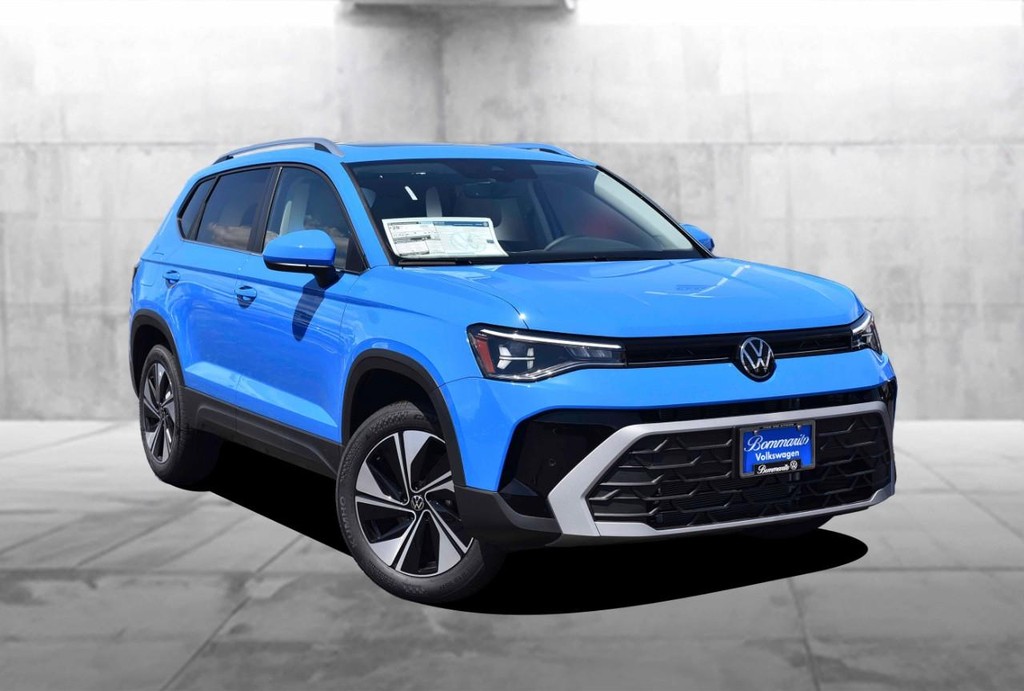 Volkswagen Taos Vehicle Full-screen Gallery Image 2