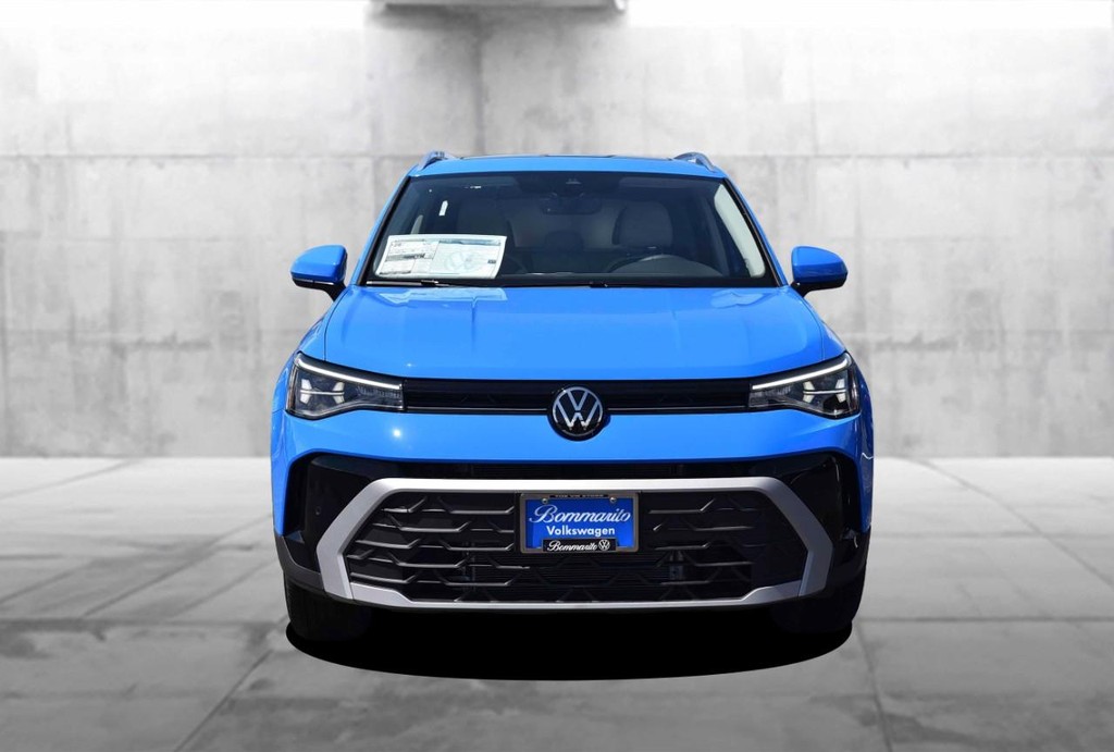 Volkswagen Taos Vehicle Full-screen Gallery Image 4