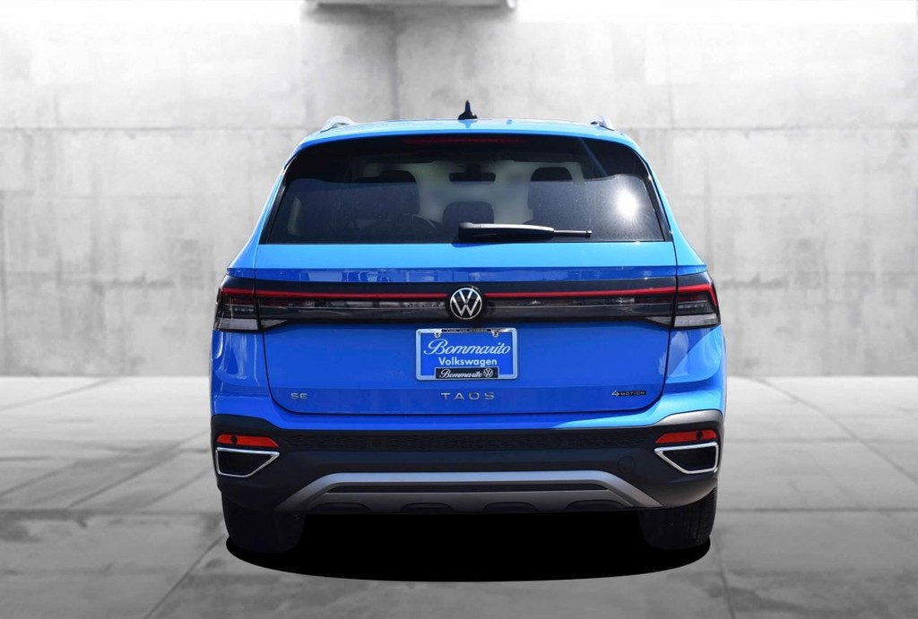 Volkswagen Taos Vehicle Full-screen Gallery Image 6