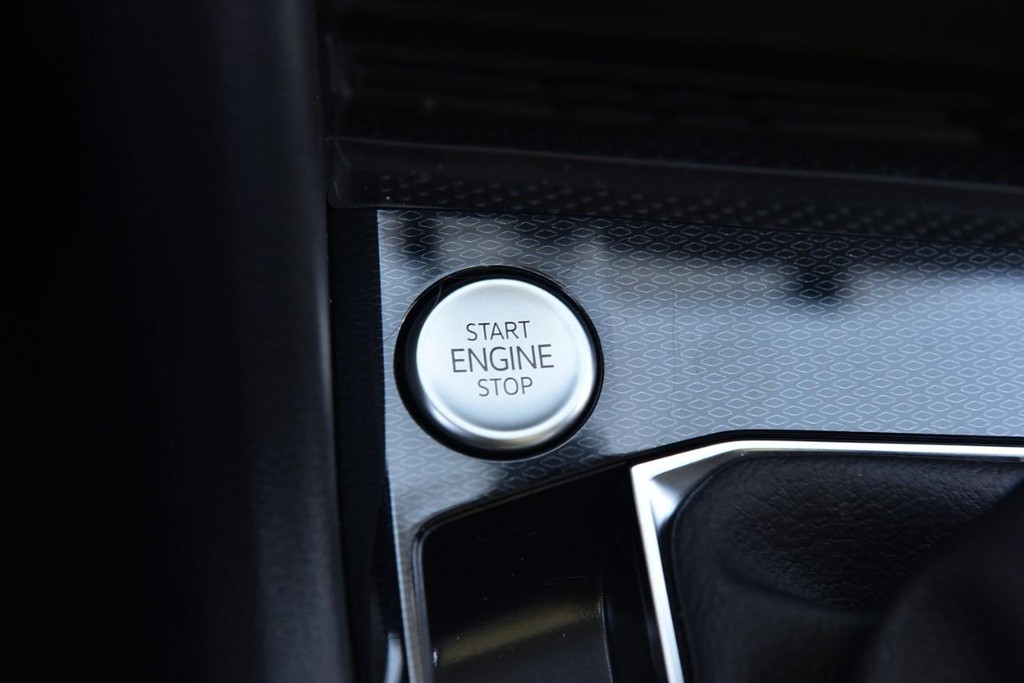 Volkswagen Taos Vehicle Full-screen Gallery Image 16