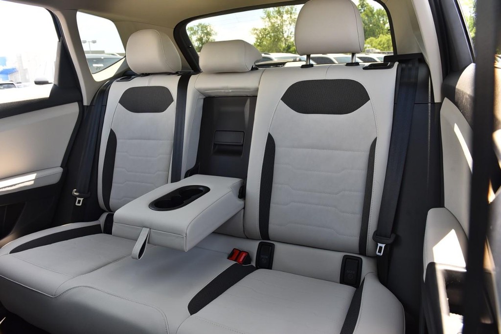 Volkswagen Taos Vehicle Full-screen Gallery Image 23
