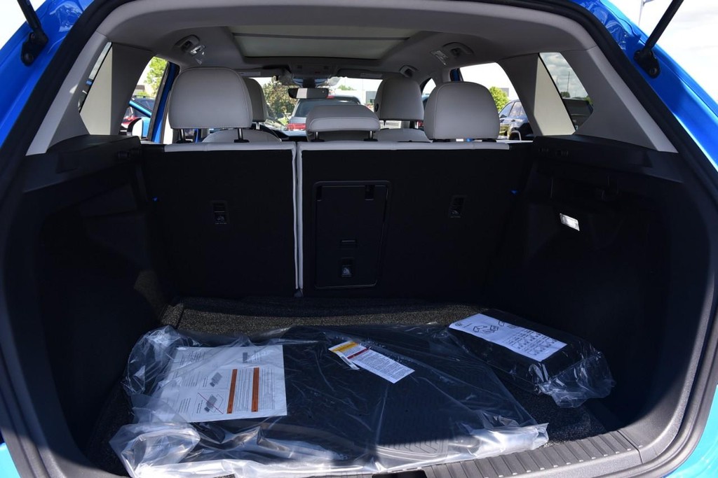 Volkswagen Taos Vehicle Full-screen Gallery Image 26