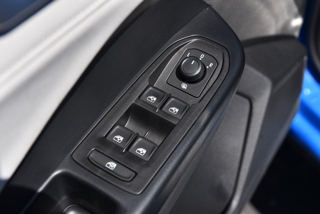 Volkswagen Taos Vehicle Image 08