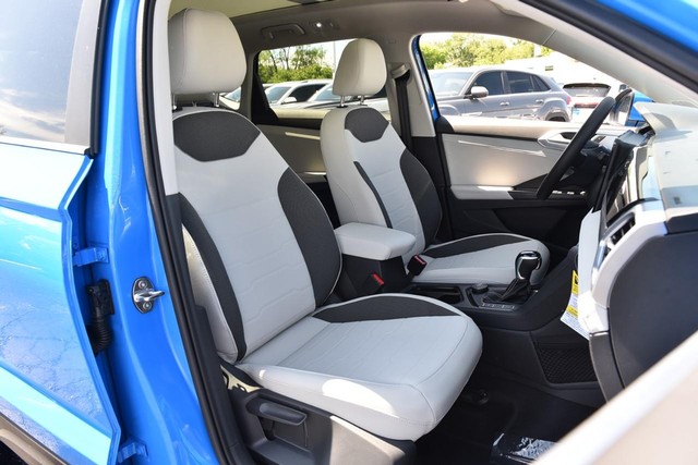 Volkswagen Taos Vehicle Image 21