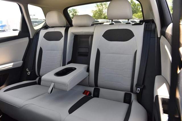 Volkswagen Taos Vehicle Image 23