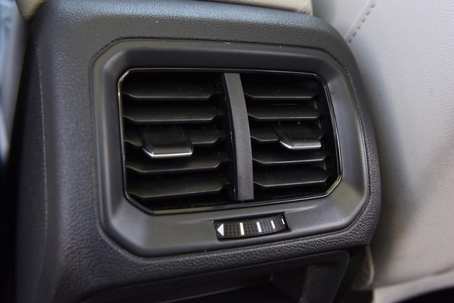 Volkswagen Taos Vehicle Image 24