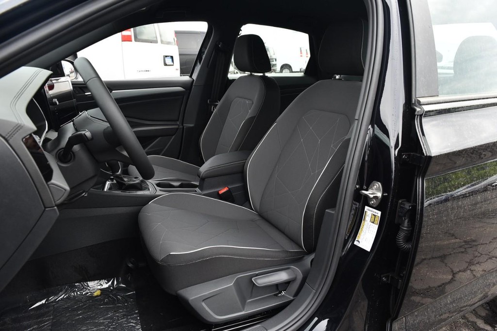 Volkswagen Jetta Vehicle Full-screen Gallery Image 19