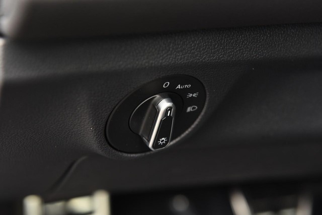 Volkswagen Jetta Vehicle Image 11