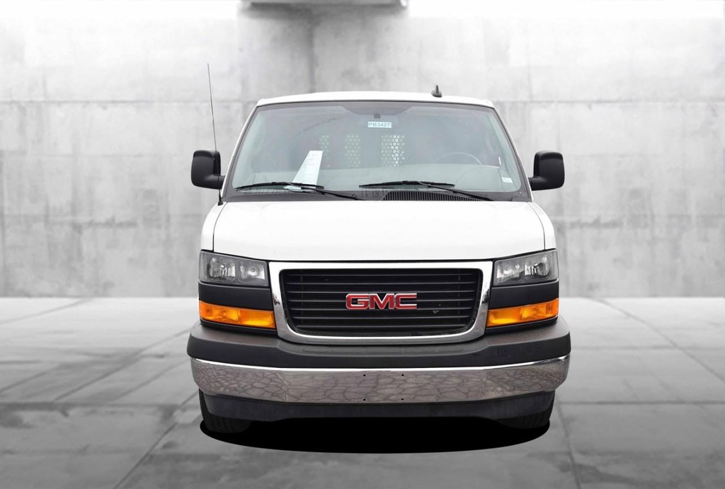 GMC Savana Cargo Van Vehicle Full-screen Gallery Image 4