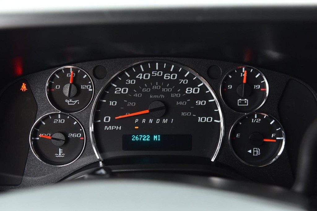 GMC Savana Cargo Van Vehicle Full-screen Gallery Image 11