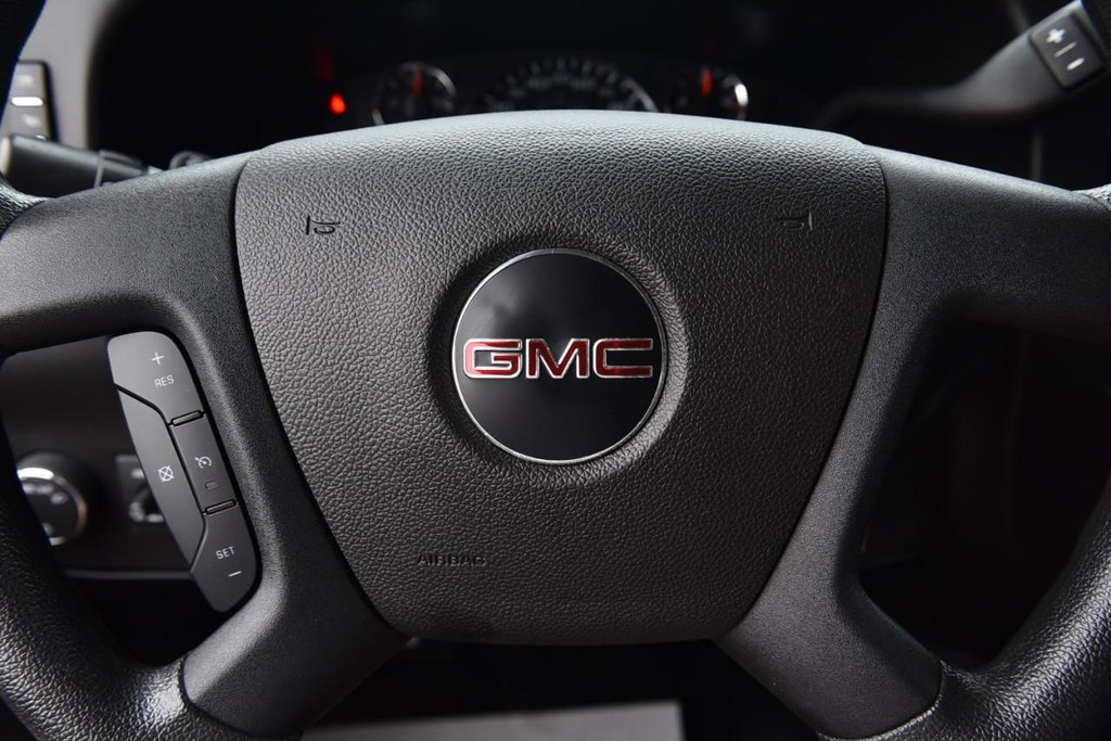 GMC Savana Cargo Van Vehicle Full-screen Gallery Image 14