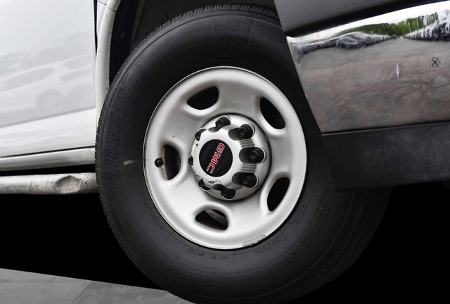 GMC Savana Cargo Van Vehicle Image 03