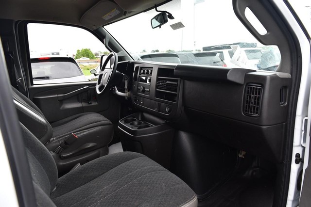 GMC Savana Cargo Van Vehicle Image 08