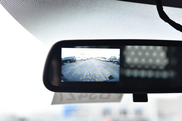 GMC Savana Cargo Van Vehicle Image 12