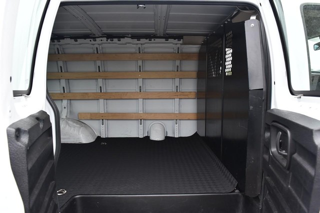 GMC Savana Cargo Van Vehicle Image 17