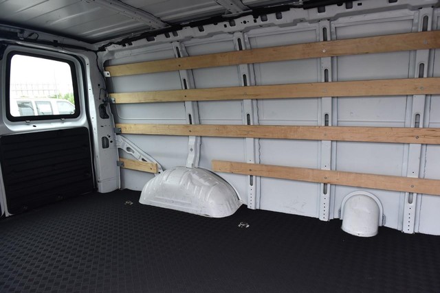 GMC Savana Cargo Van Vehicle Image 18