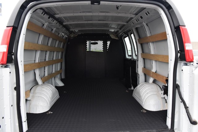GMC Savana Cargo Van Vehicle Image 19