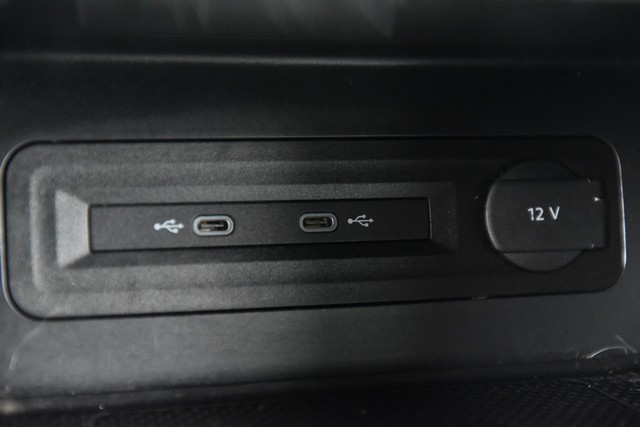 Volkswagen Atlas Cross Sport Vehicle Image 16