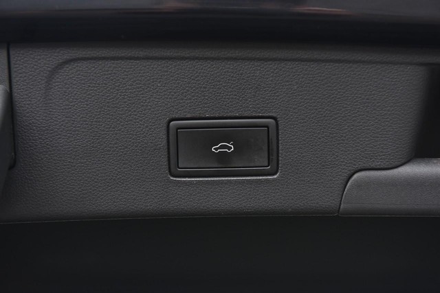 Volkswagen Atlas Cross Sport Vehicle Image 26