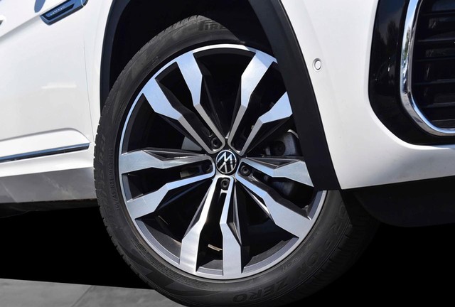 Volkswagen Atlas Cross Sport Vehicle Image 03