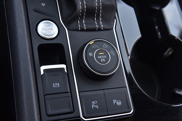 Volkswagen Atlas Cross Sport Vehicle Image 17