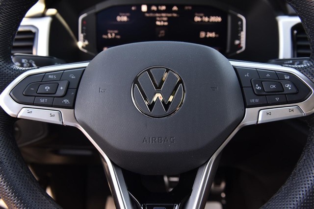 Volkswagen Atlas Cross Sport Vehicle Image 18