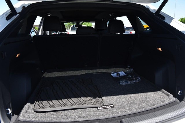 Volkswagen Atlas Cross Sport Vehicle Image 25