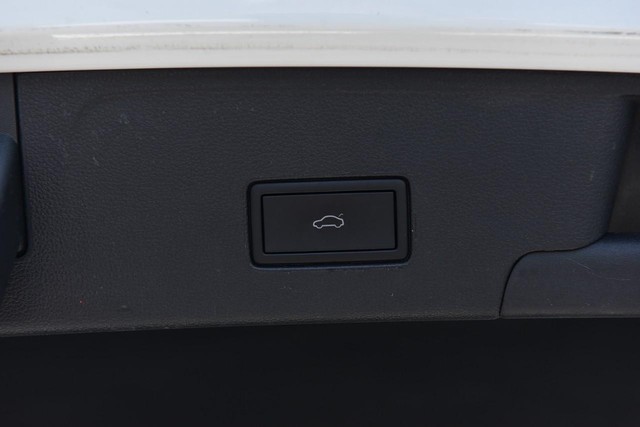 Volkswagen Atlas Cross Sport Vehicle Image 26