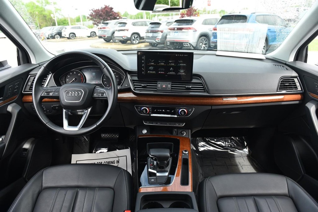 Audi Q5 Vehicle Full-screen Gallery Image 07