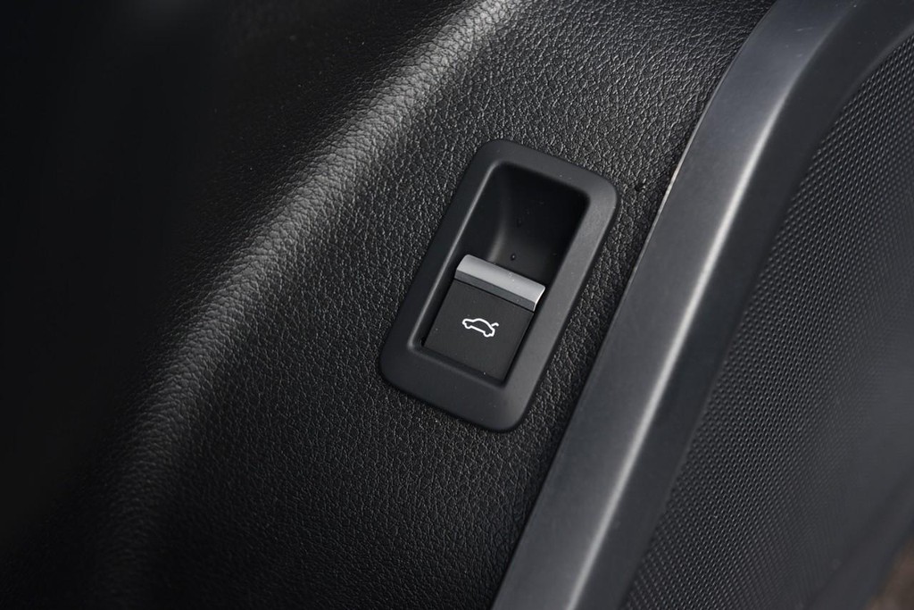 Audi Q5 Vehicle Full-screen Gallery Image 09