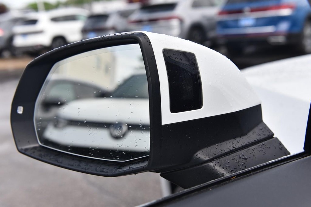 Audi Q5 Vehicle Full-screen Gallery Image 11