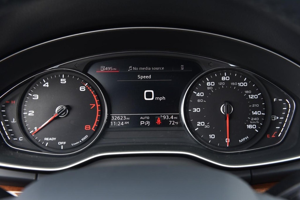 Audi Q5 Vehicle Full-screen Gallery Image 13