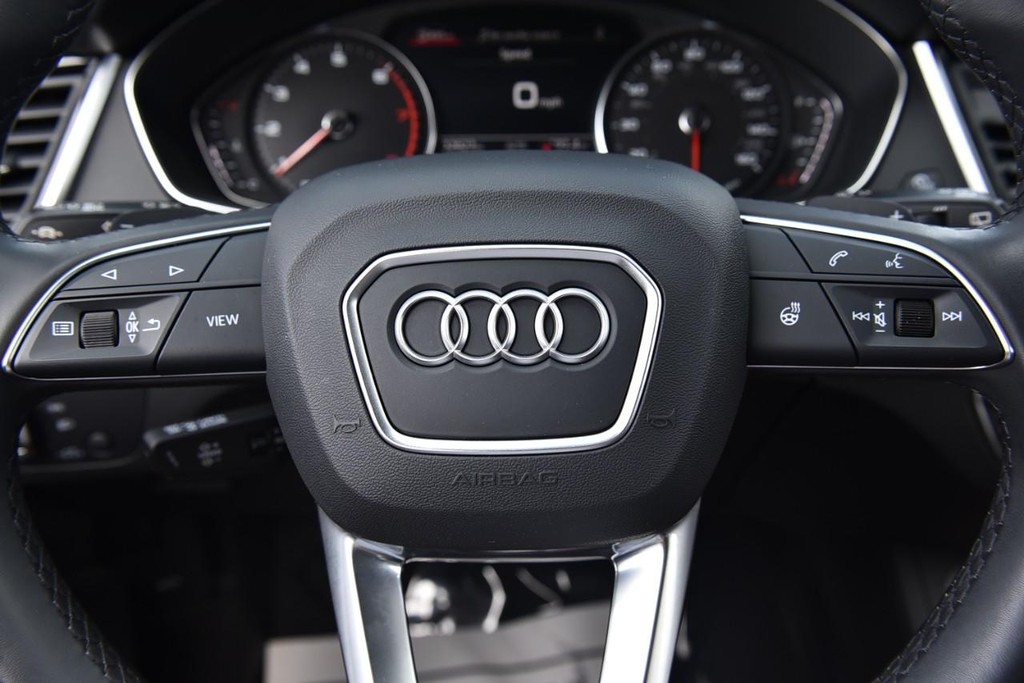 Audi Q5 Vehicle Full-screen Gallery Image 19