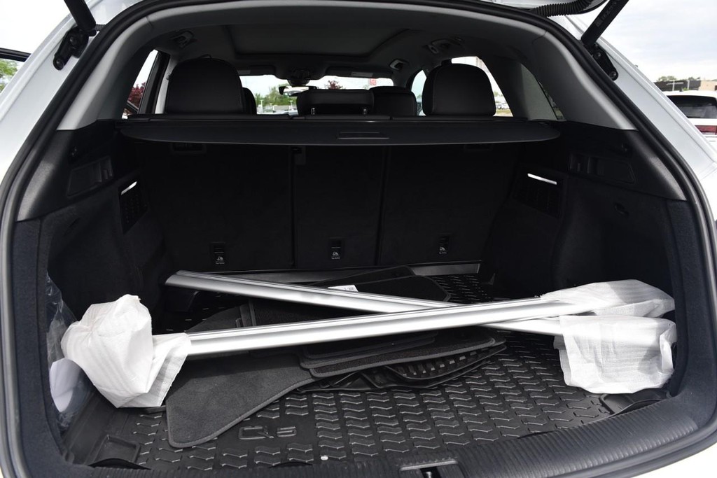 Audi Q5 Vehicle Full-screen Gallery Image 26