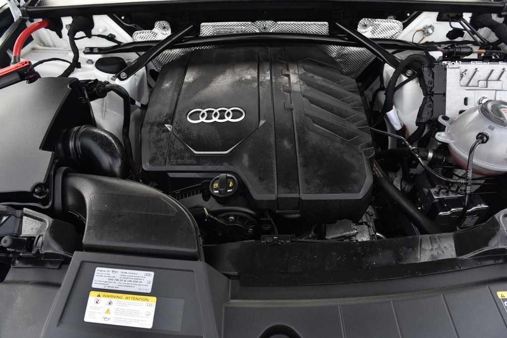 Audi Q5 Vehicle Full-screen Gallery Image 28