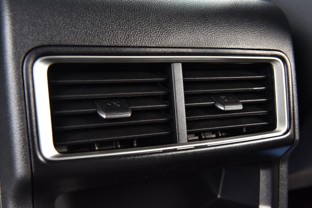 Volkswagen Atlas Cross Sport Vehicle Full-screen Gallery Image 21