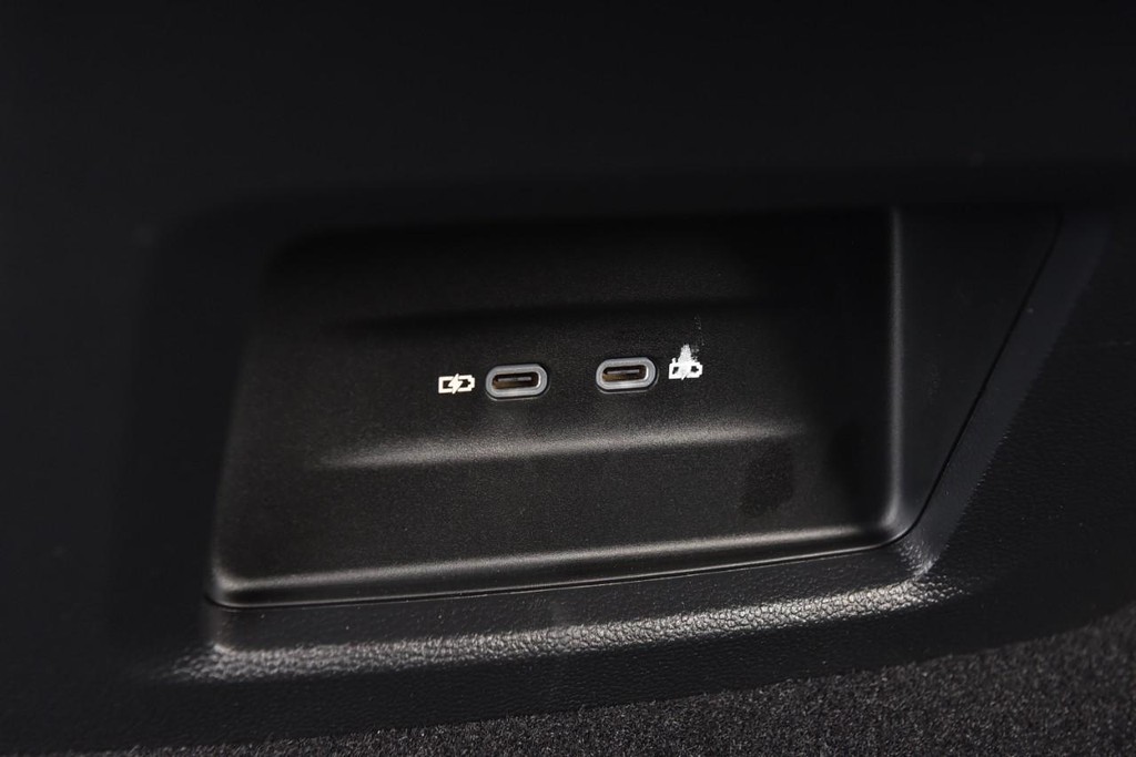 Volkswagen Atlas Cross Sport Vehicle Full-screen Gallery Image 22
