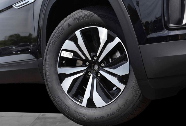 Volkswagen Atlas Cross Sport Vehicle Image 03
