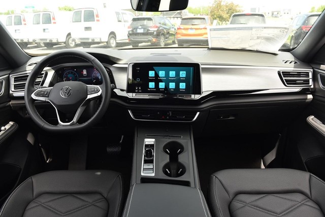 Volkswagen Atlas Cross Sport Vehicle Image 07
