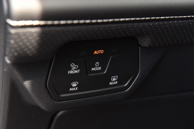 Volkswagen Atlas Cross Sport Vehicle Image 10