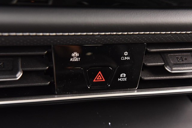 Volkswagen Atlas Cross Sport Vehicle Image 14