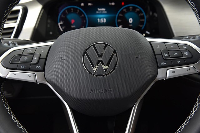 Volkswagen Atlas Cross Sport Vehicle Image 17