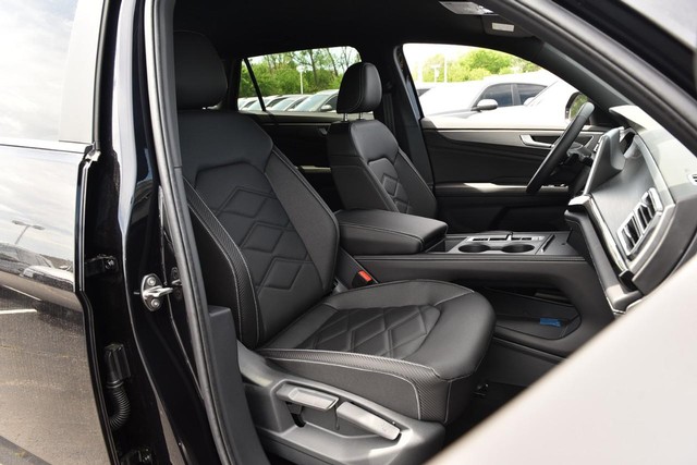 Volkswagen Atlas Cross Sport Vehicle Image 19