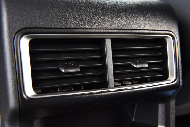 Volkswagen Atlas Cross Sport Vehicle Image 21