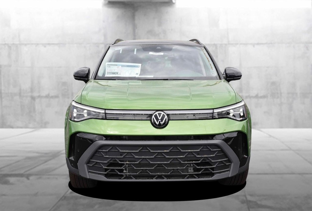 Volkswagen Taos Vehicle Full-screen Gallery Image 4