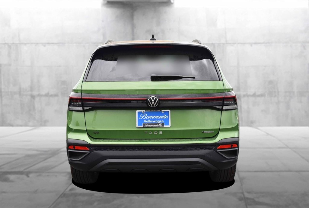 Volkswagen Taos Vehicle Full-screen Gallery Image 6