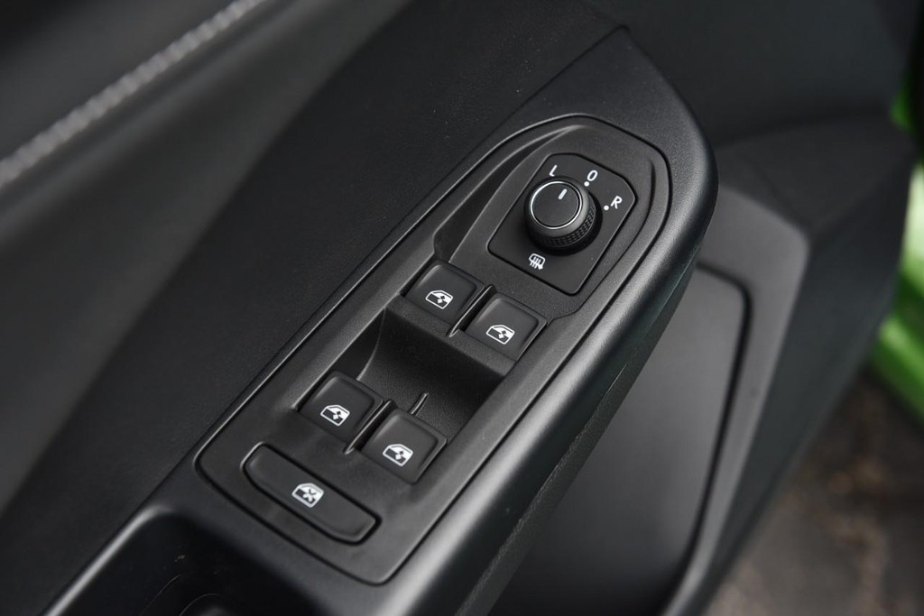 Volkswagen Taos Vehicle Full-screen Gallery Image 8