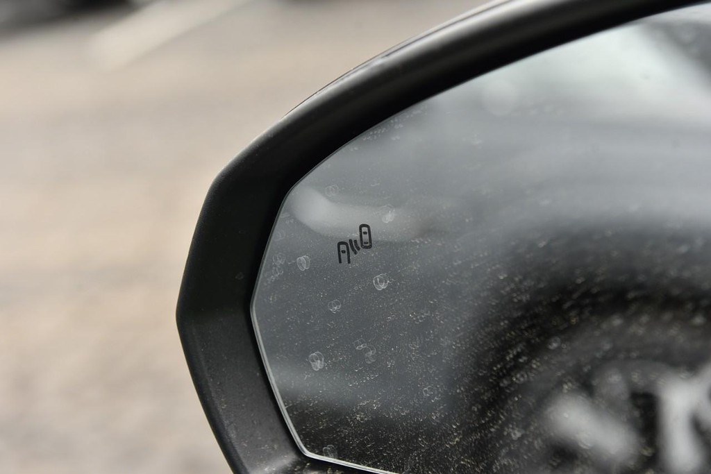 Volkswagen Taos Vehicle Full-screen Gallery Image 9